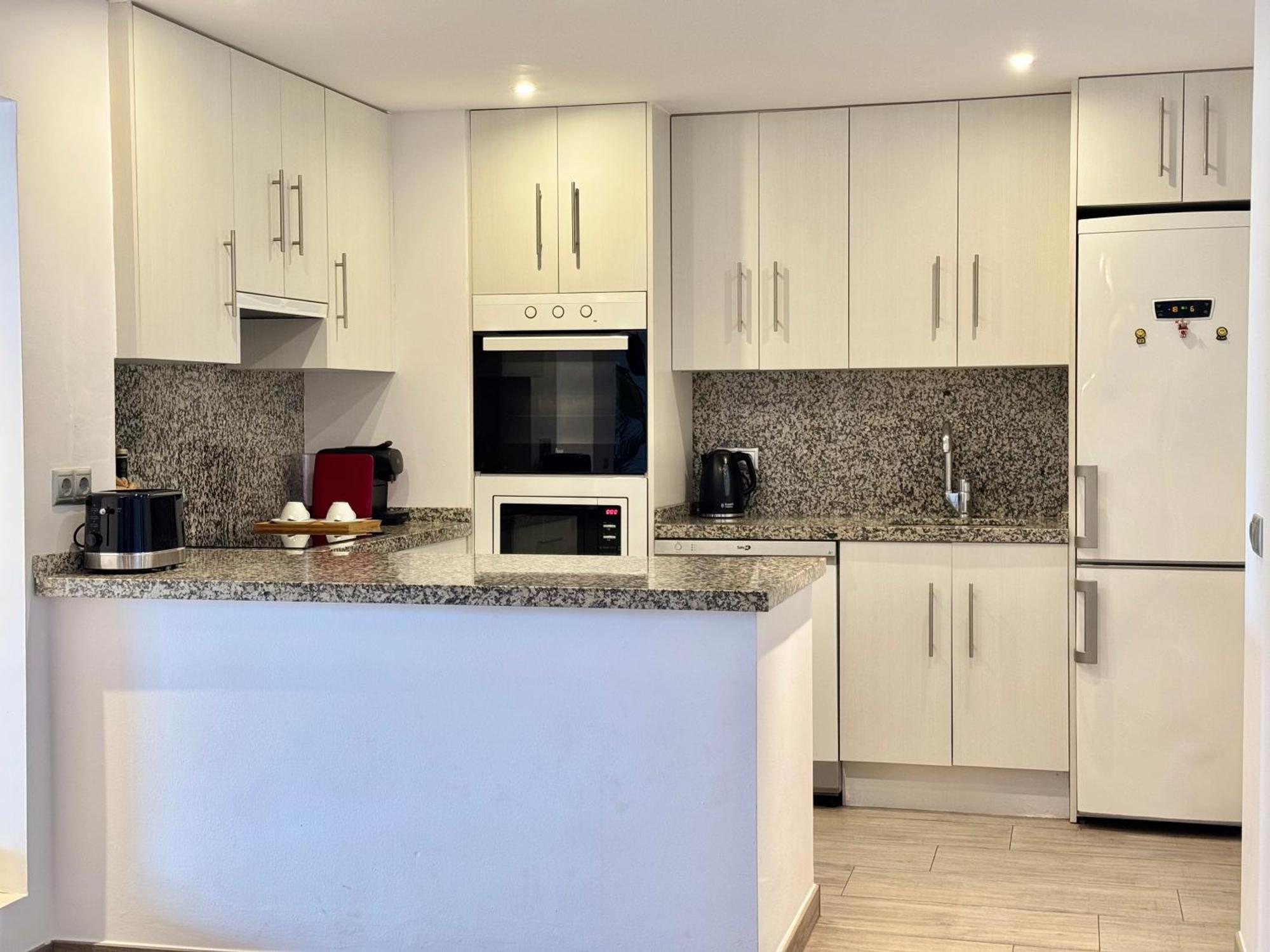 Boho Riviera, Near Nikki Apartemen Marbella